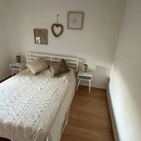 Cagnes-sur-mer: Spacieux 3 Pièces Avec Piscine, Clim&terrasses - Fr-1-252a-128
